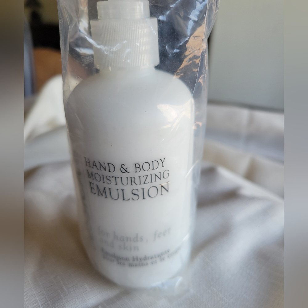 NWOT JESSICA Hands and Body Moisturizer Emulsion, 8.5 fl oz